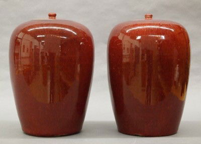 Pr Chinese ginger jars: A pair of Chinese porcelain covered ginger jars. Sang-de-Boeuf glaze decoration in Deep mottled Burgundy. Slight wear, crazing. Each 11 1/2" high. ESTIMATE $400-600