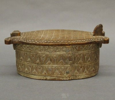 Scandinavian box: A late 19th century Scandinavian bentwood box with shaped cover and extensive hand carved decoration. Wear, small chip in lid. 8" long. ESTIMATE $100-150