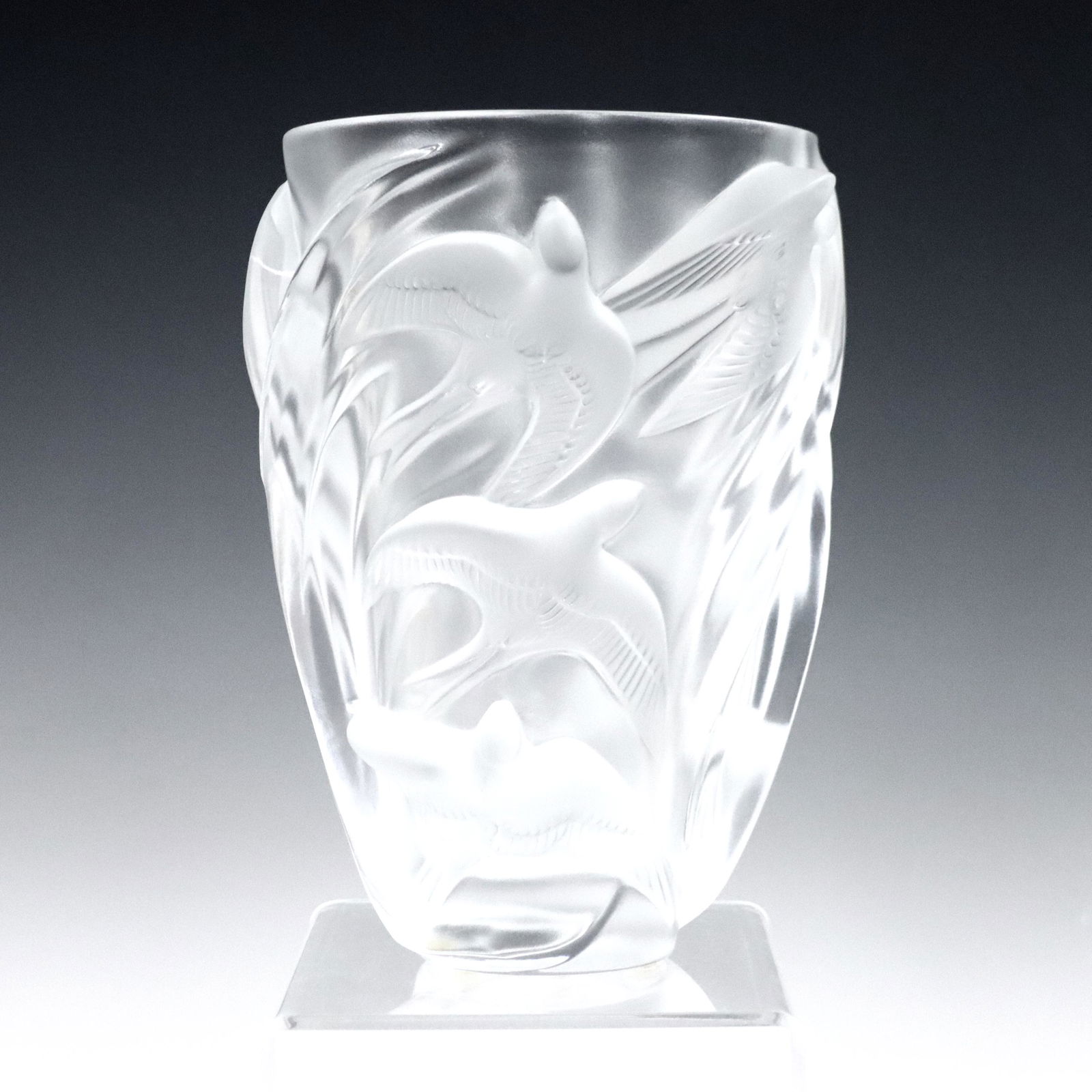 Lalique Martinets Vase (1 of 5)