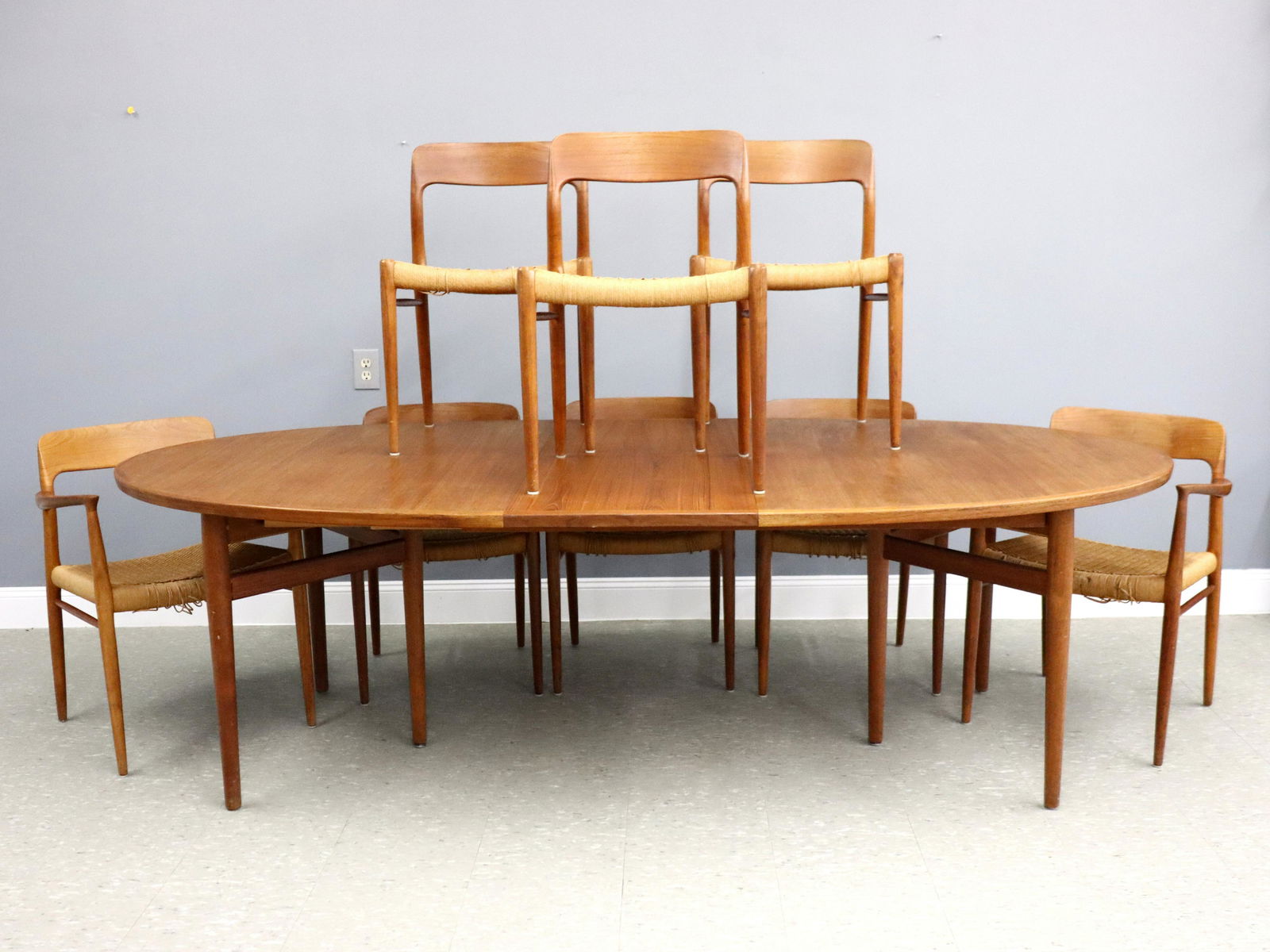 G. Tanier Dining Set (1 of 7)