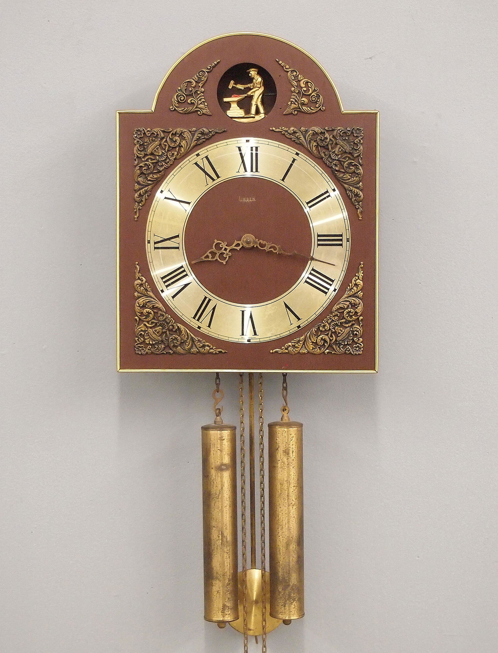 Linden Wall Clock (1 of 2)