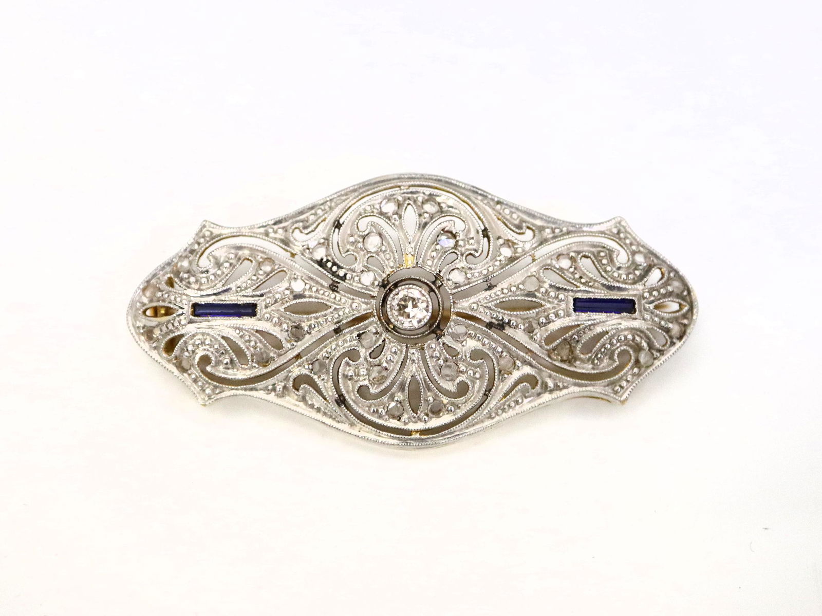 18k Gold Art Deco Brooch (1 of 2)