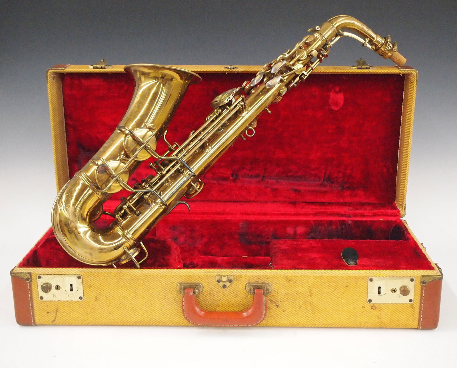 Conn 26M VIII Alto Saxophone (1 of 5)