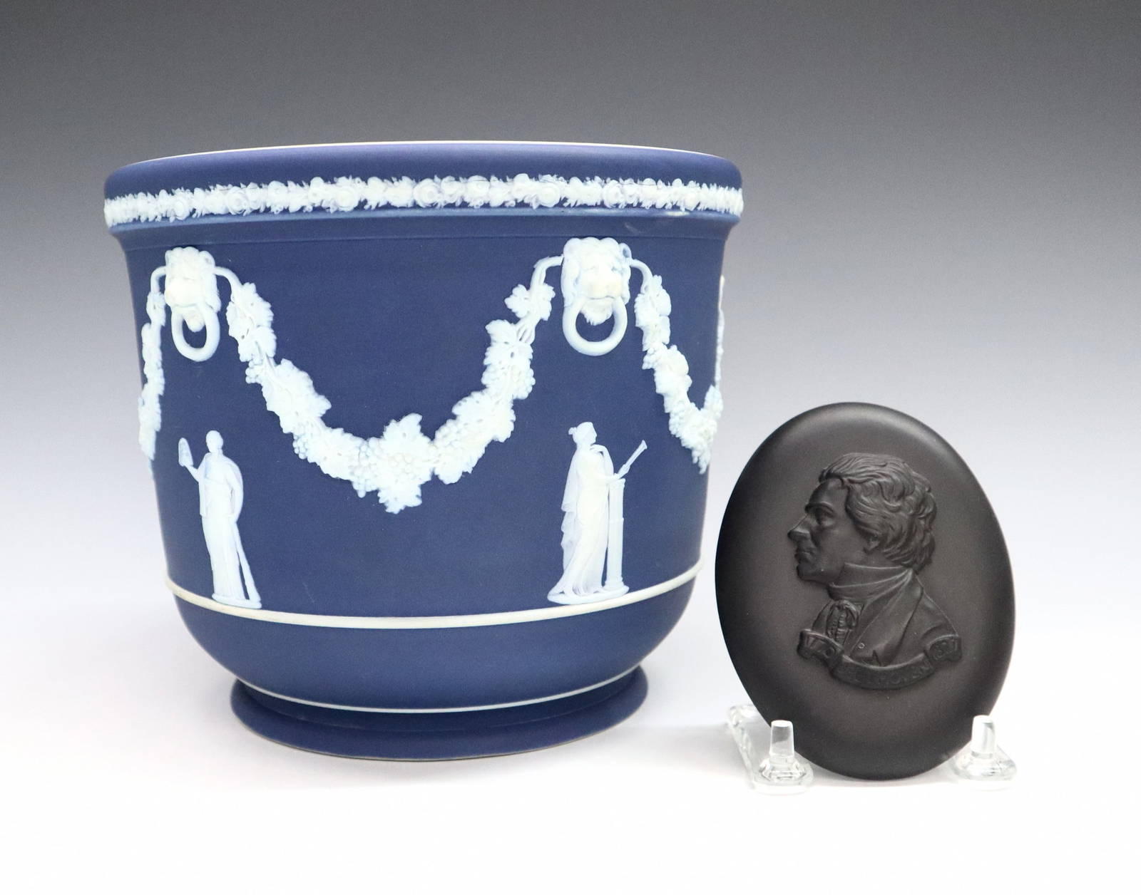 2 Pc Wedgwood Pottery Auction