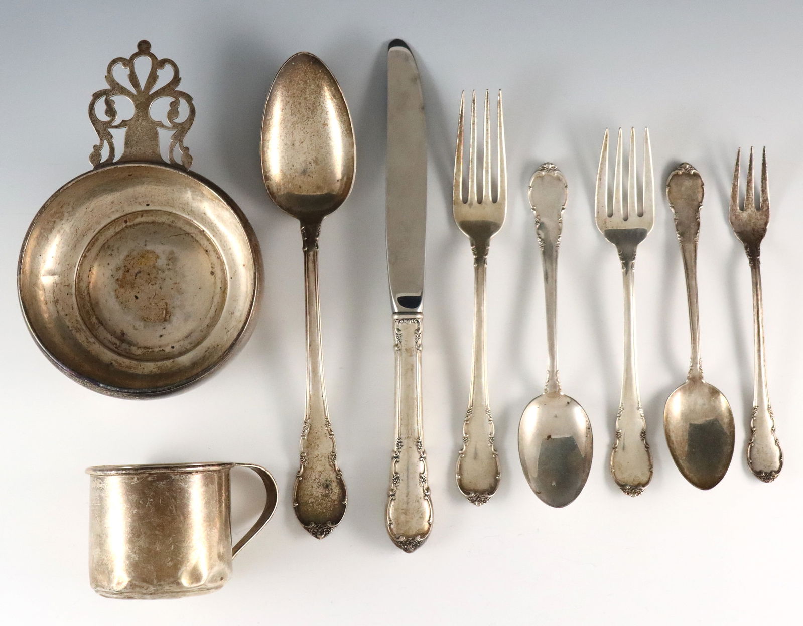 Lunt Modern Victorian Sterling Flatware (1 of 1)