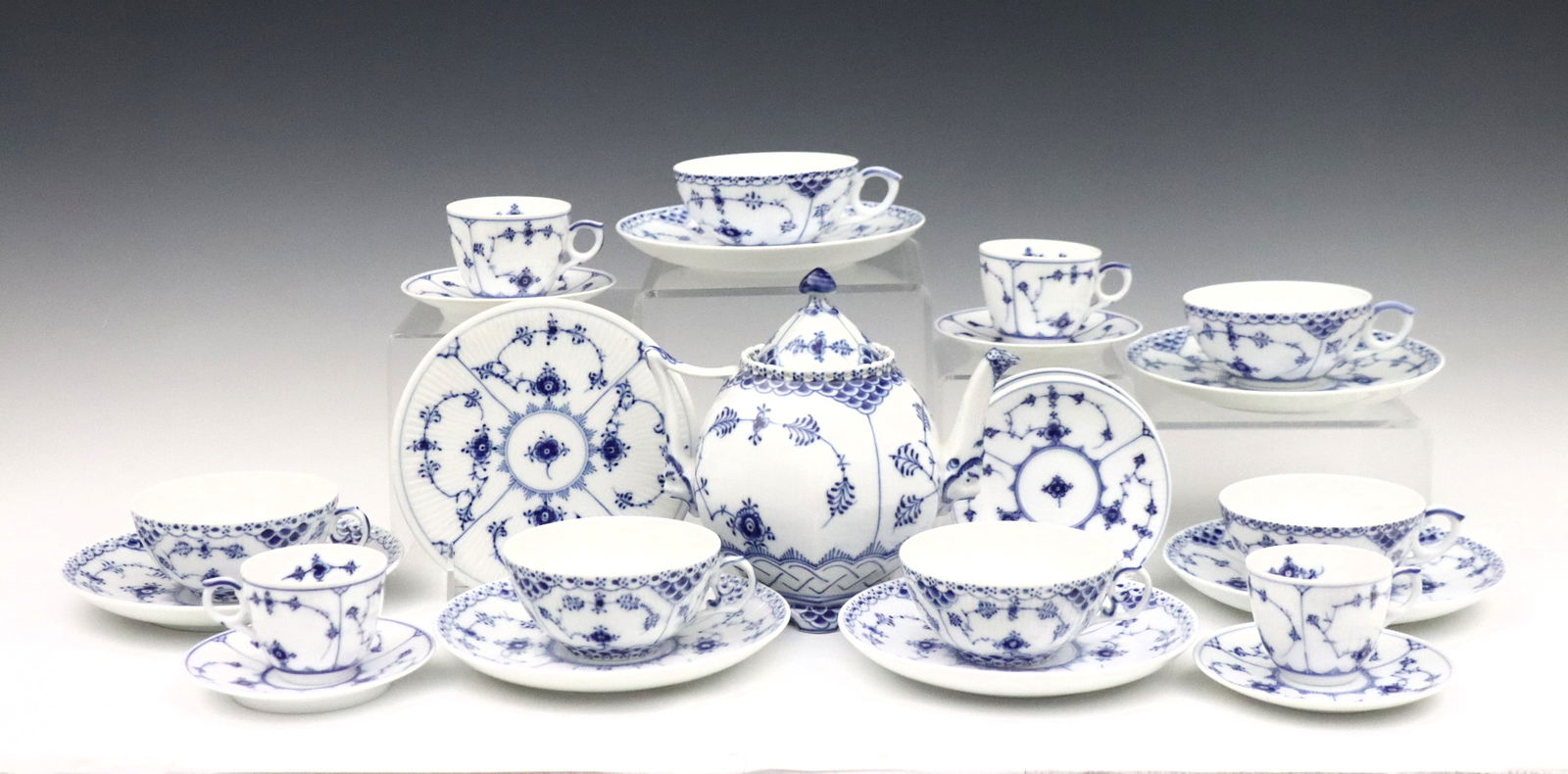 29 Pc Royal Copenhagen Tea Set Auction