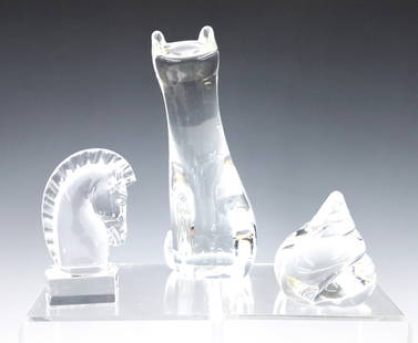 3 Steuben Crystal Figures: Three mid 20th century Steuben Crystal figures. Includes a Siamese cat, a knight chess figure, and conch shell. Etched "Steuben" signatures. Minor wear, a few scratches to cat. Up to 8 3/4" high. ESTI