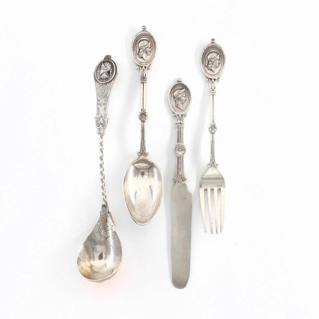 4 pc American Sterling & Coin Medallion Flatware: Four pieces of 19th century American Sterling and Coin Silver Medallion pattern flatware. Includes a Coin condiment ladle and a matching Sterling teaspoon, dessert fork and butter knife by Mathew and