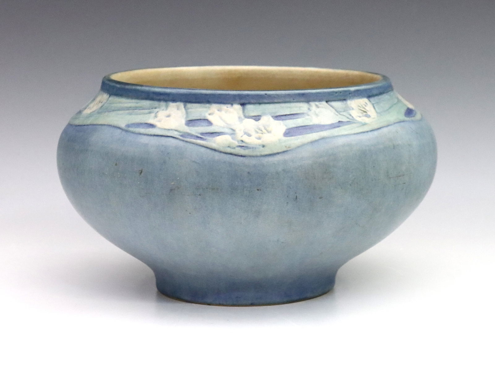 Newcomb Simpson Pottery Vase (1 of 3)