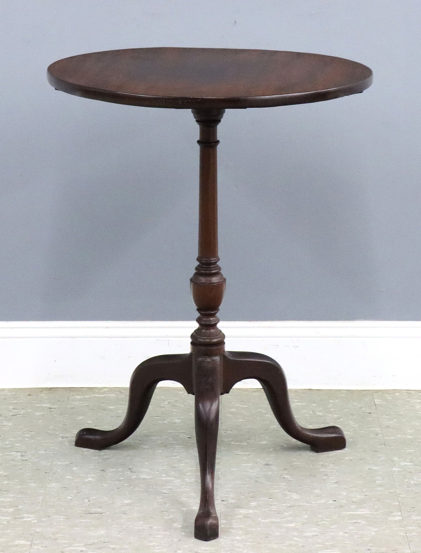 English Tilt Top Table (1 of 3)