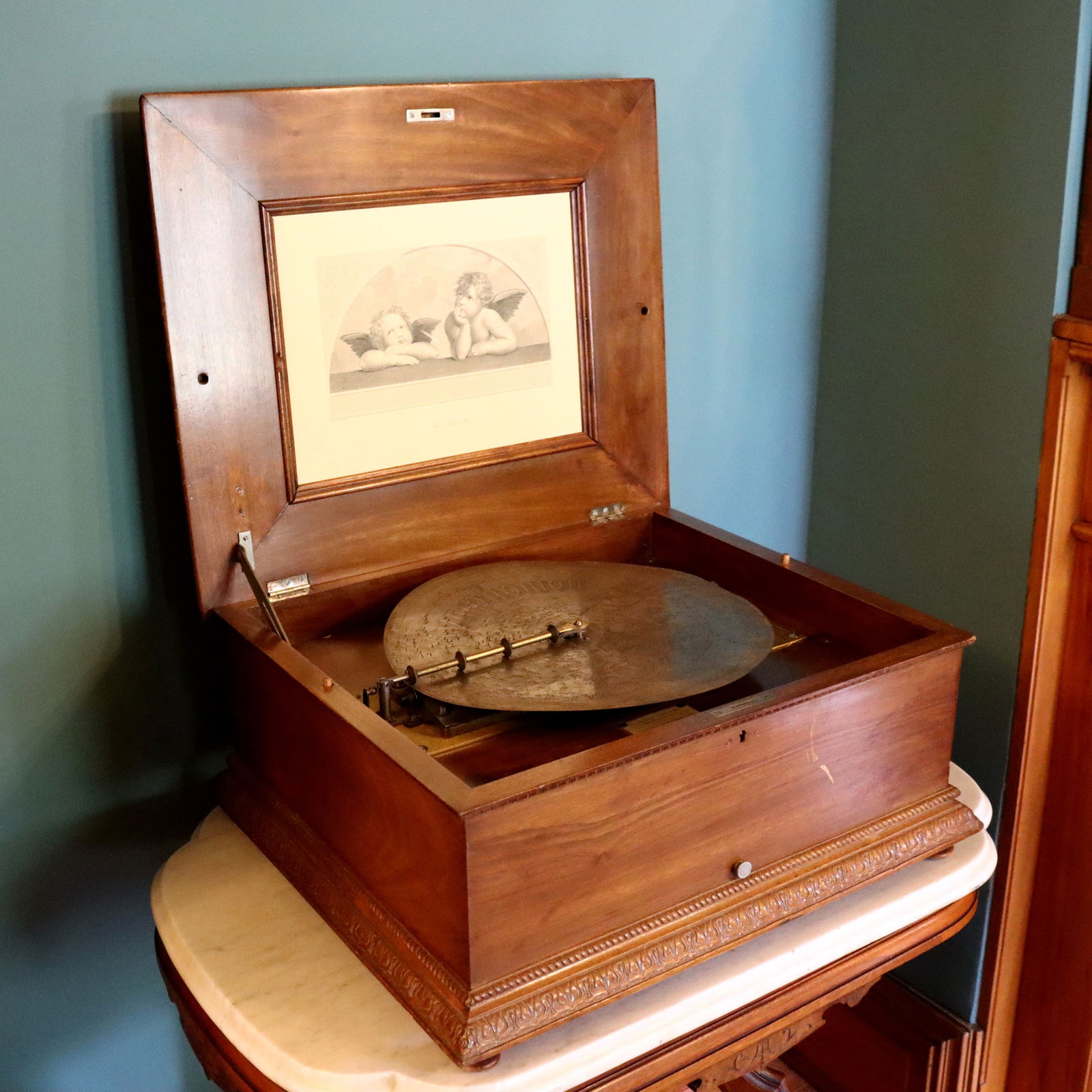 Symphonion Music Box & 13 Discs (1 of 7)