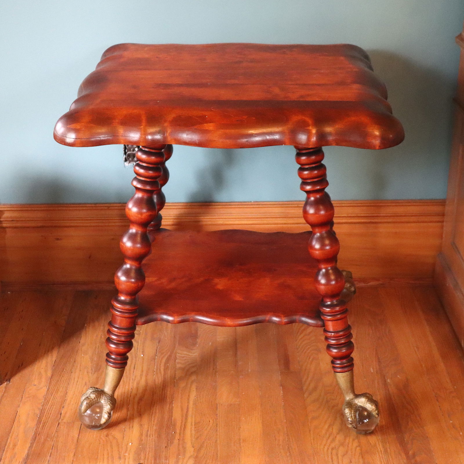 Late Victorian Lamp Table (1 of 4)