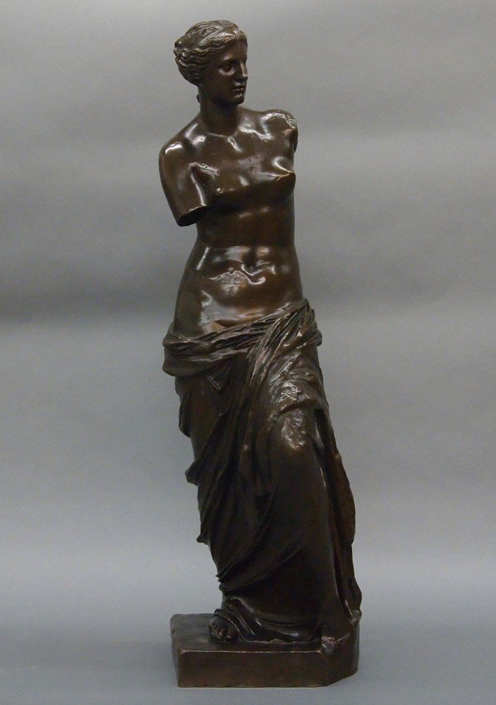 Bronze figure of Venus: A late 19th century Bronze figure of Venus de Milo, after the Antique. Barbedienne Foundry mark with "A. Callas" medallion. Slight surface wear. 25 1/4" high overall. ESTIMATE $1,000-2,000