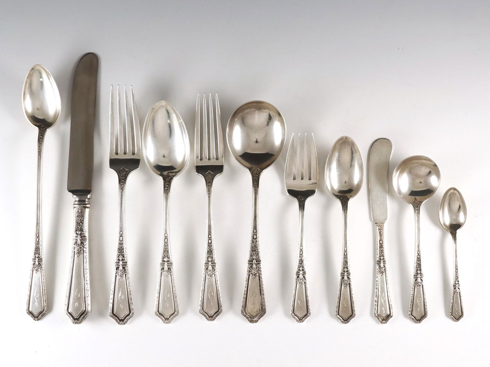 163 pc Towle Louis XIV Sterling Flatware (1 of 3)