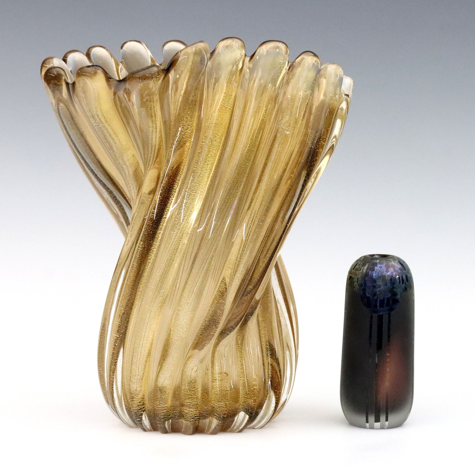 2 Art Glass Vases (1 of 8)