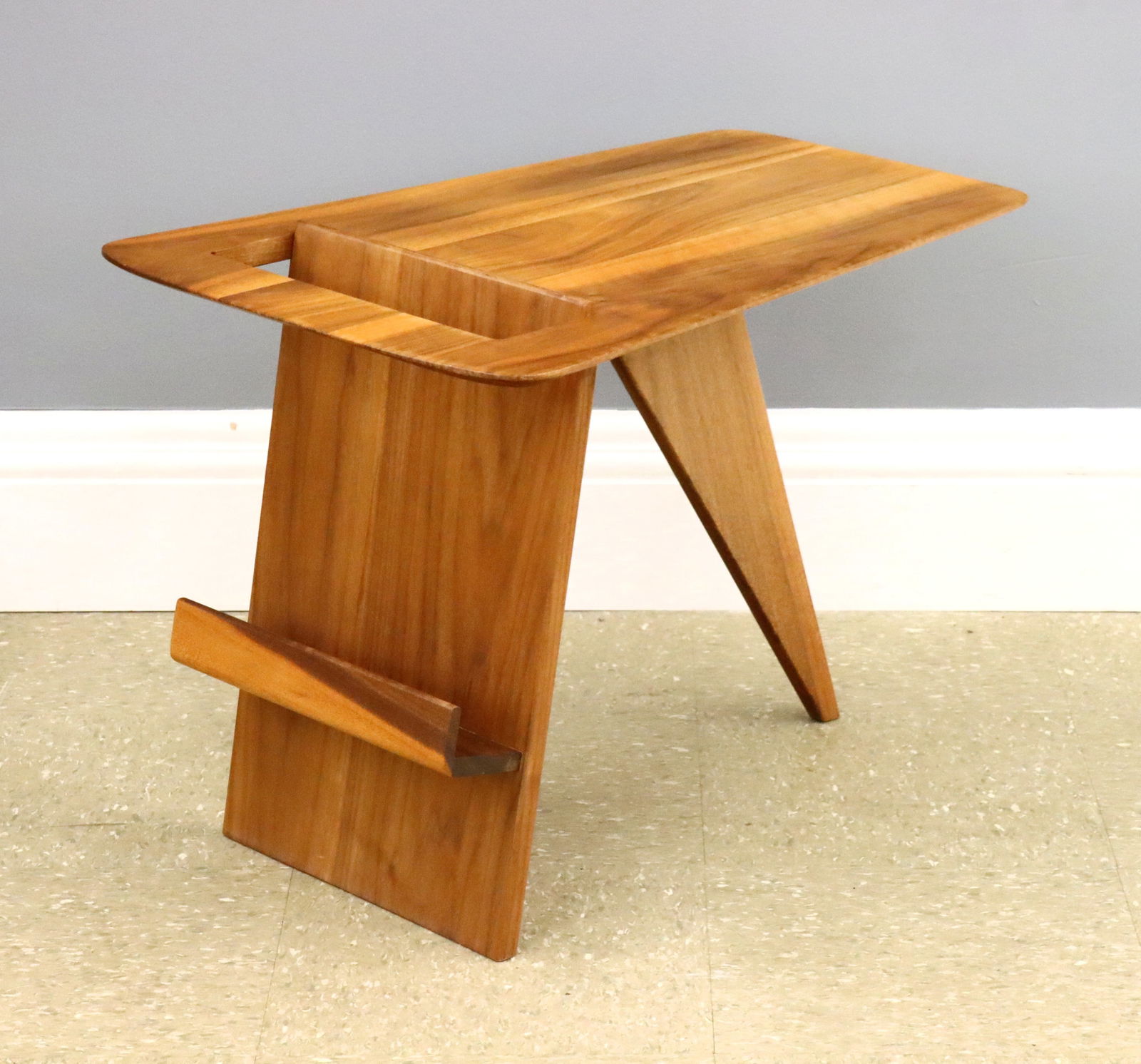 Mid Mod Jens Risom Magazine Table: A Mid Mod Jens Risom for Jens Risom Design Inc. magazine table. Walnut construction featuring a shaped top with slanted compartment for magazines and angled leg. Original finish with minor wear and fa