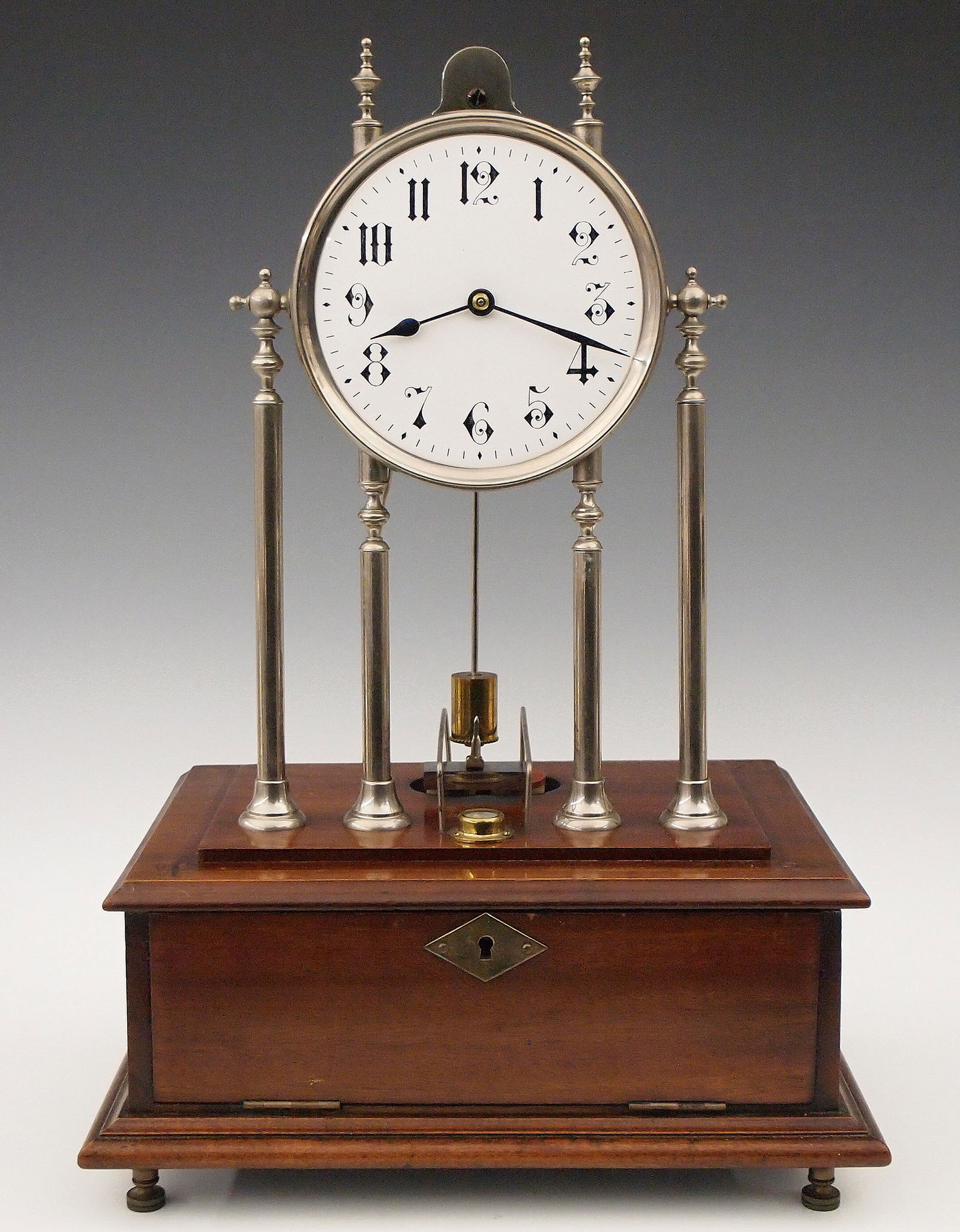 Ever Ready Specialties Co. Electromagnetic Table Clock (1 of 7)