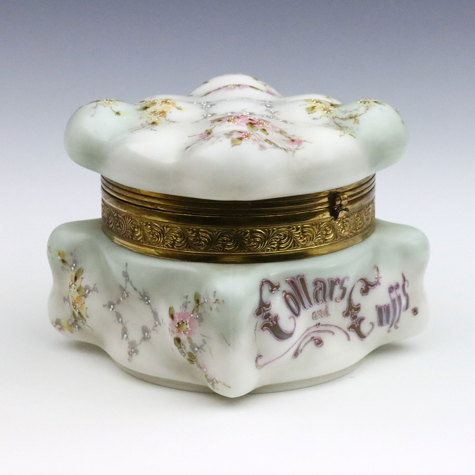 Wavecrest Collars & Cuffs Glass Dresser Box (1 of 3)