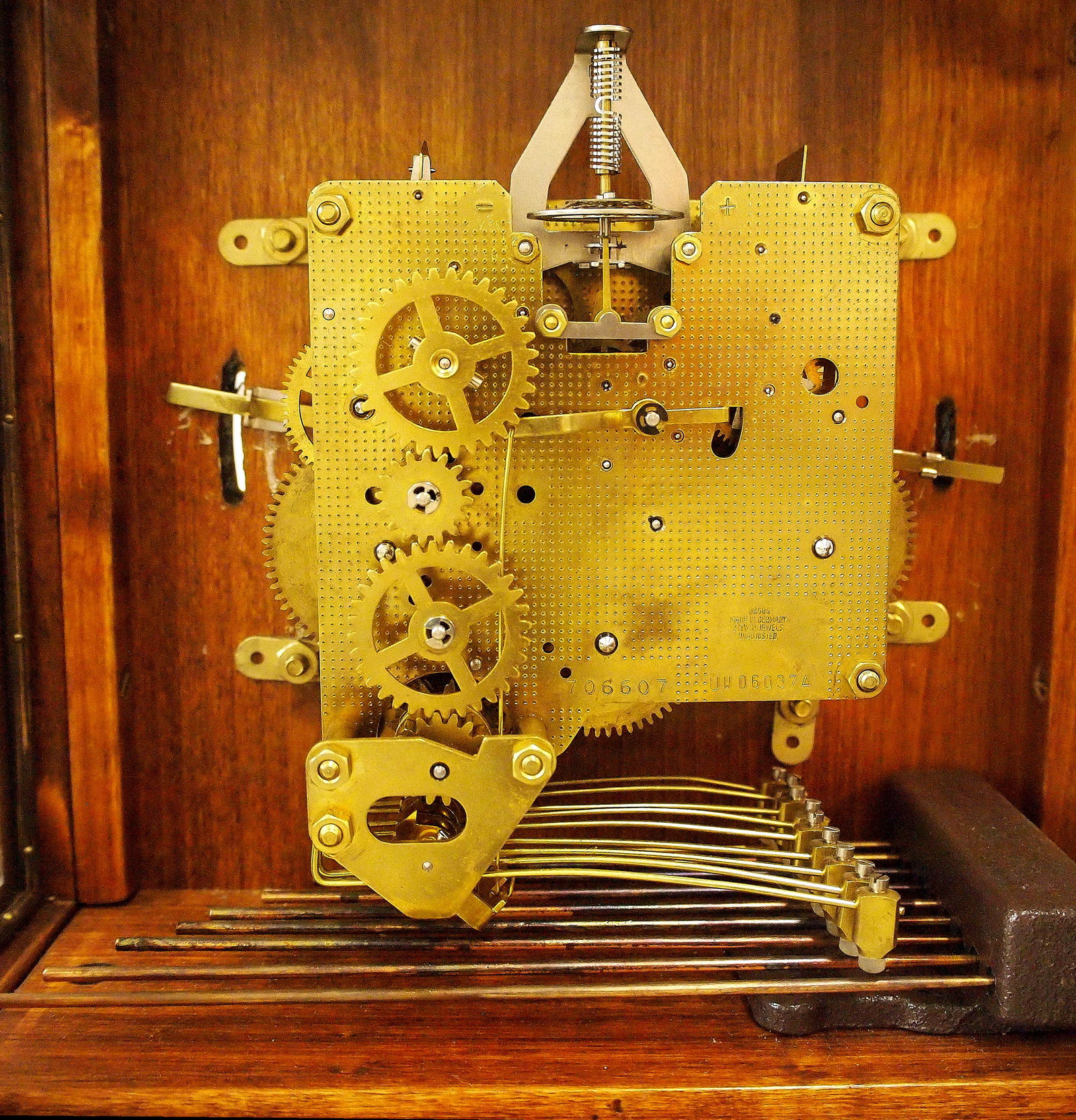 Urgos Bracket Clock - 3