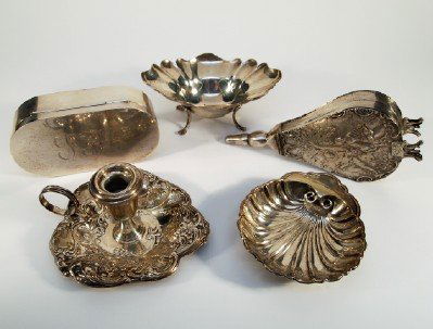 5 small Silver items: Four small 20th century Sterling Silver items and an .800 Dutch Silver Bellows form box. Minor wear. 10.85 troy ozs total. ESTIMATE $200-300