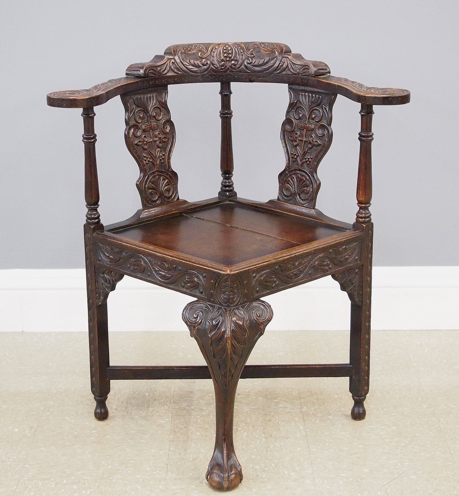 English Corner Chair (1 of 4)