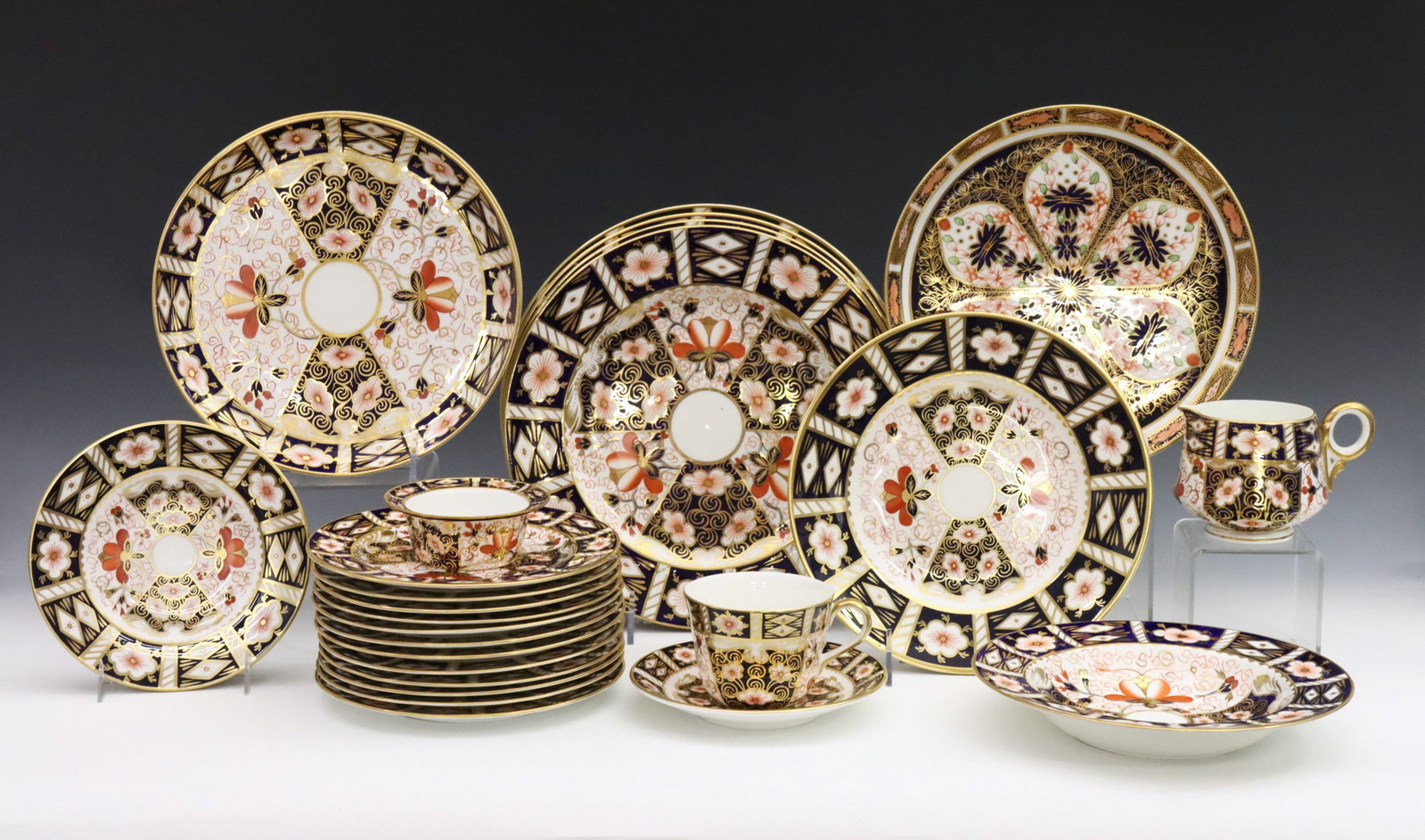 28 pc Derby Old Imari China Tableware (1 of 2)