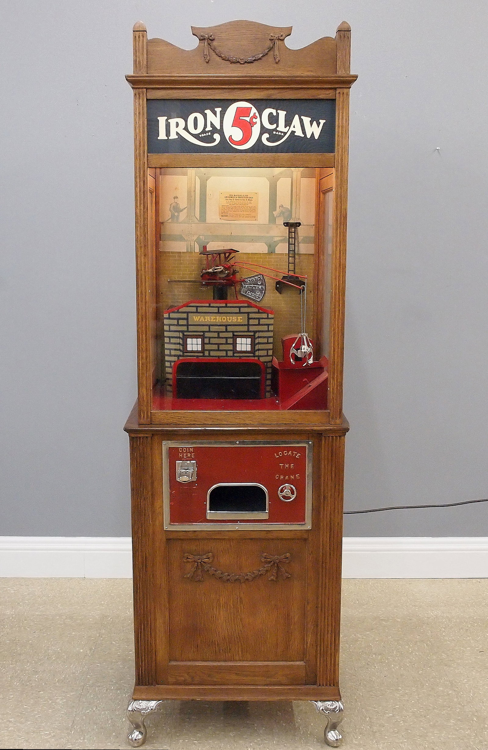 Iron Claw Arcade Machine (1 of 7)