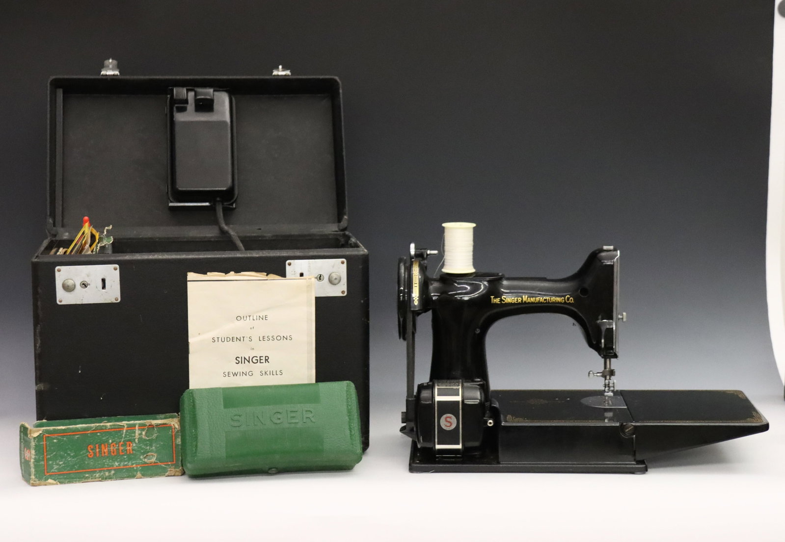 Singer Featherweight Sewing Machine (1 of 3)