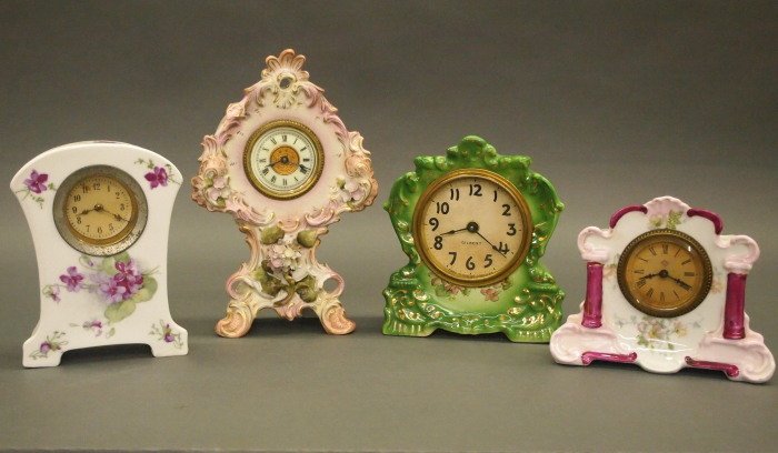 4 mini China shelf clocks (1 of 1)