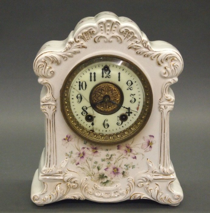 China shelf clock (1 of 3)
