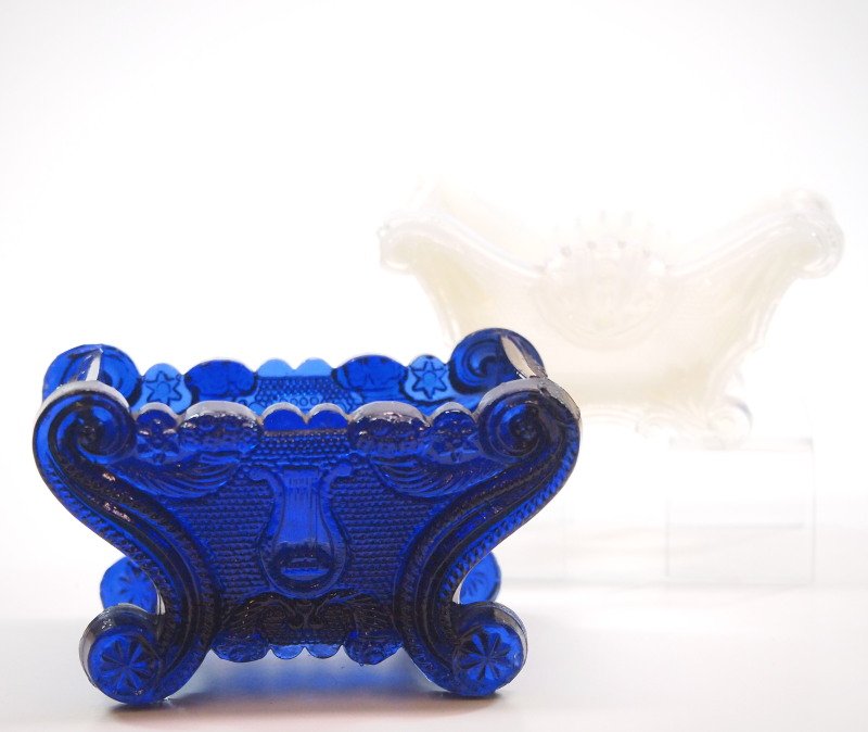 Lacy glass salt dishes, two (1 of 6)