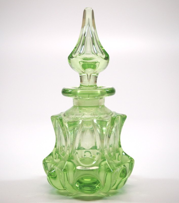 Pattern-molded perfume bottle (1 of 3)