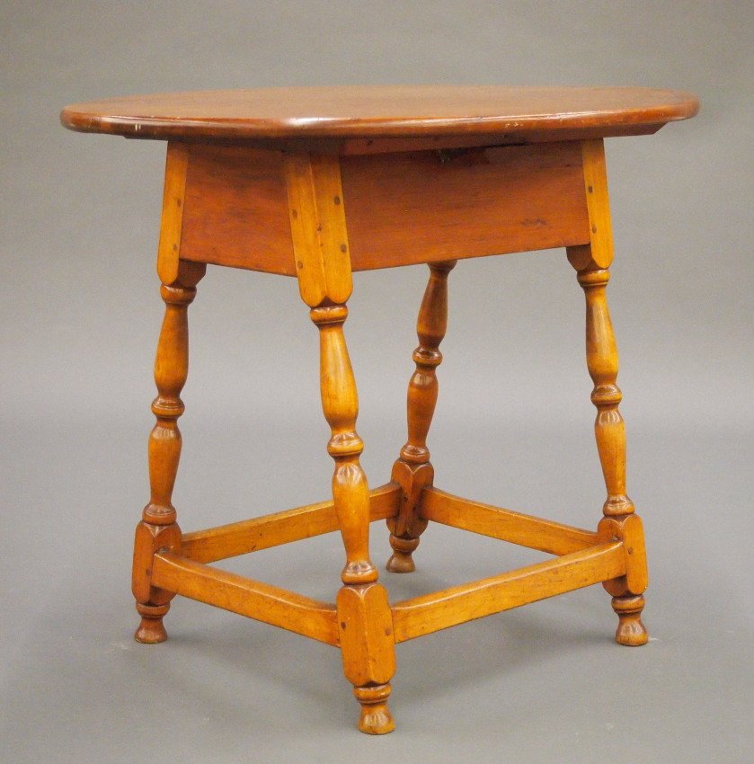 Windsor tavern table (1 of 2)