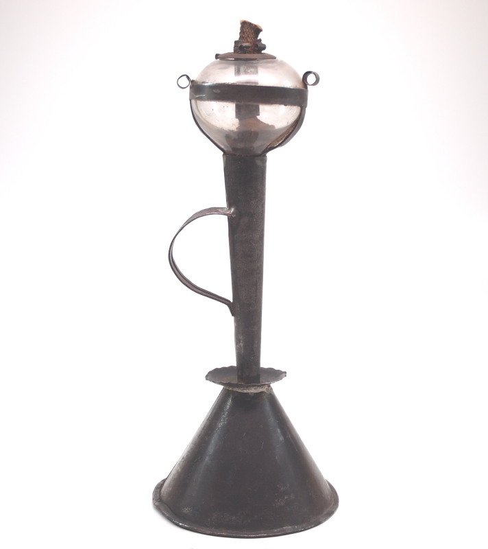 Tin hand lamp (1 of 2)