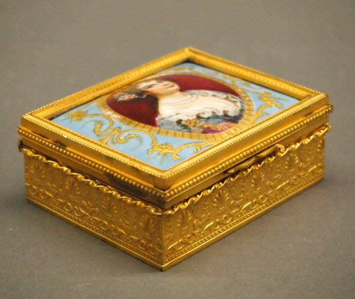 French porcelain box (1 of 2)