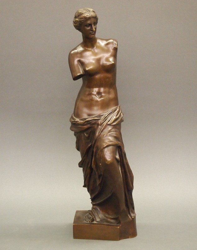 French bronze Venus de Milo: A French Bronze sculpture of the Venus de Milo. Partially nude female figure based on the Hellenistic model on display at the Louvre in Paris. Medium brown patina. Signed "Musee du Louvre, France" at 