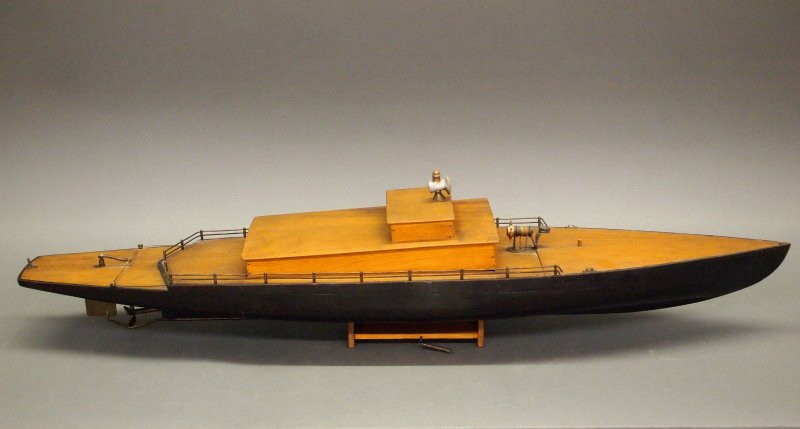 Clockwork pond boat (1 of 4)