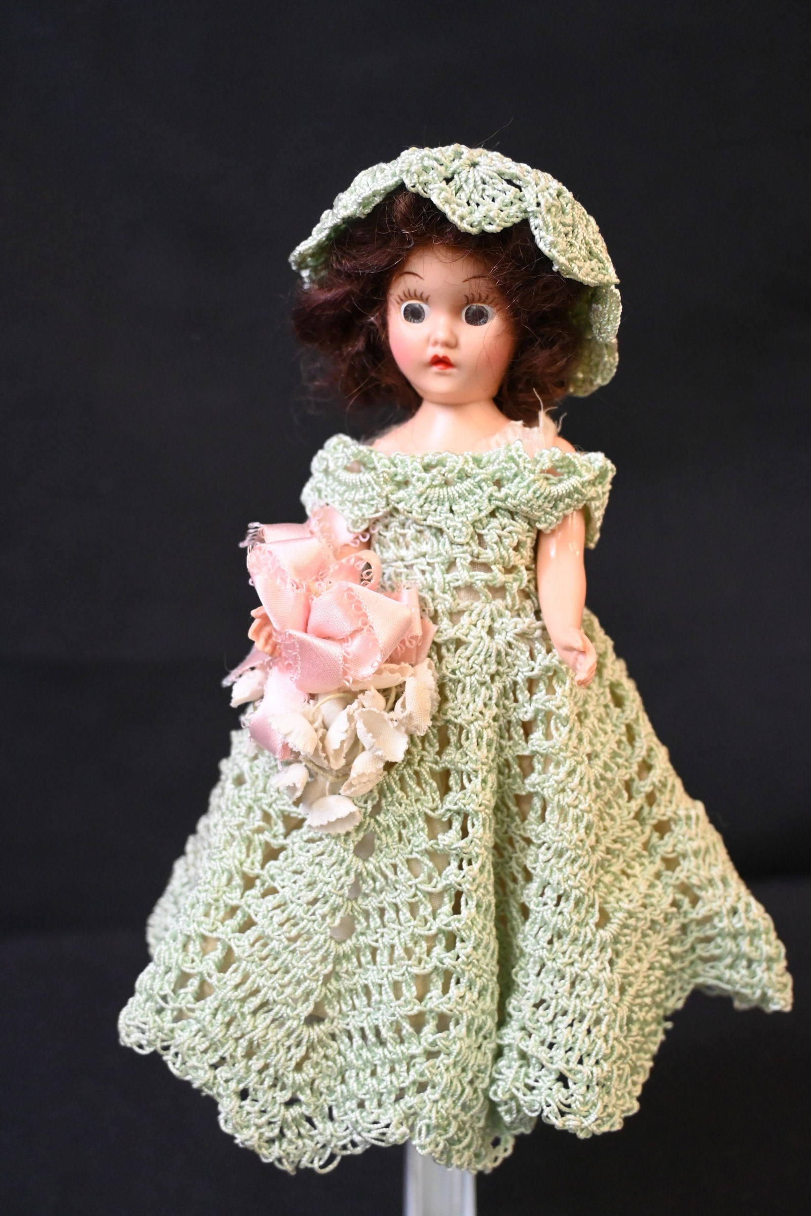 Vintage Storybook Doll – 7½” Open/Close Eyes, Reddish Auburn Hair: This vintage storybook-style doll features open-and-close eyes, moveable arms and head, and molded feet with painted white shoes. Standing approximately 7½ inches tall, the doll has painted facia