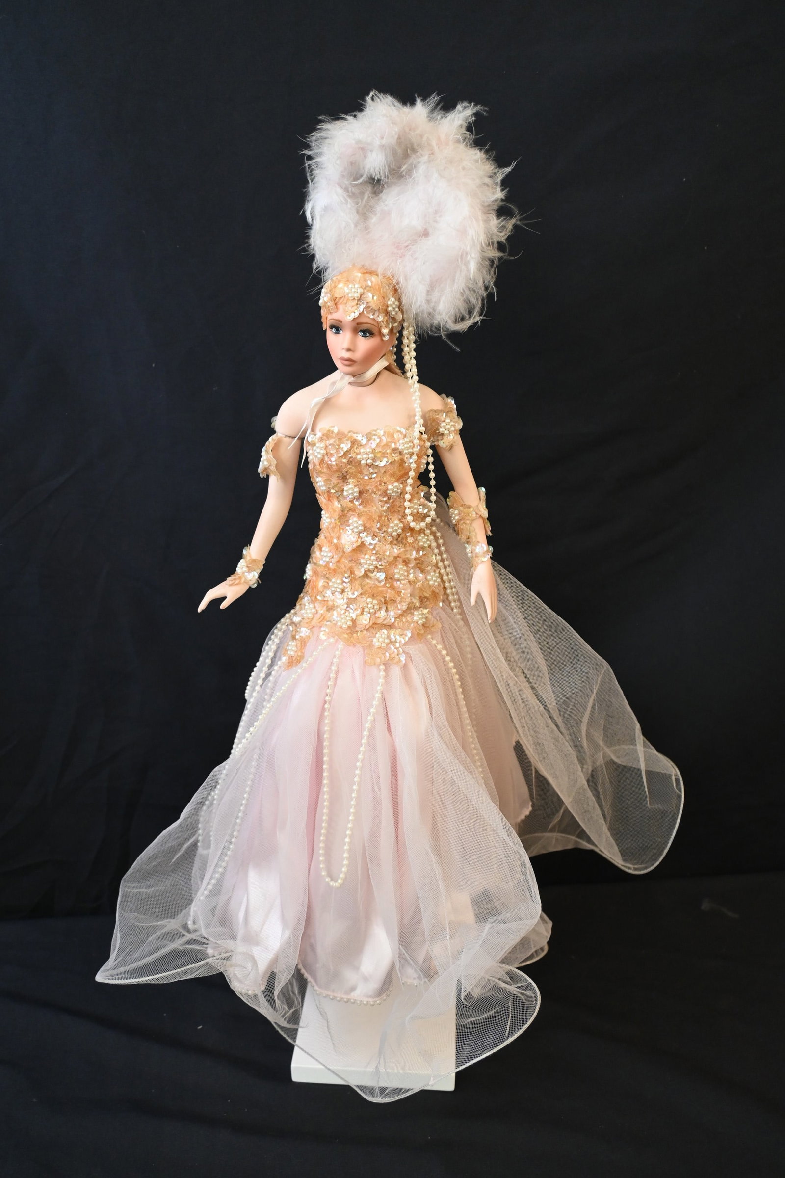 Rustie Porcelain Showgirl Doll – Vegas Showgirls / Fabulous Flappers Series (1 of 10)