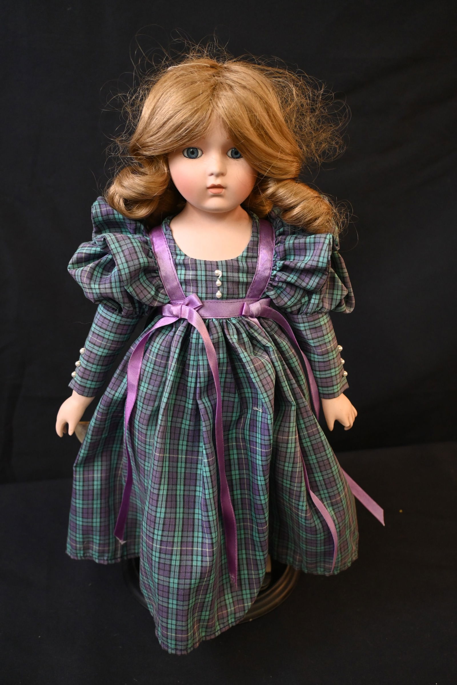 Victoria Ashlea Originals Porcelain Doll – Limited Edition by Bette Ball (House of Global Art: This beautiful Victoria Ashlea Originals porcelain doll is part of a limited edition collector series produced by the House of Global Art, a division of Goebel, and designed by renowned artist Bette B