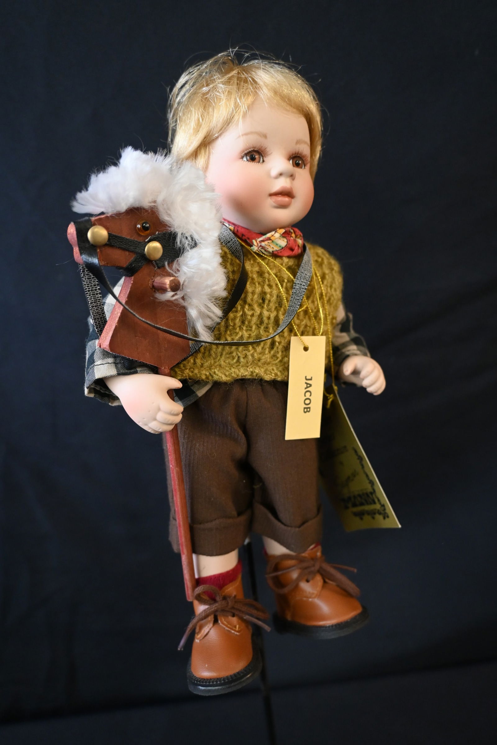 Jacob – Porcelain Collector’s Doll from Adele’s Puppenhaus Collection: This exquisite porcelain collector’s doll, named Jacob, is part of the Adele’s Puppenhaus line, celebrated for its high-quality, handmade bisque porcelain dolls.Key Features:Identification