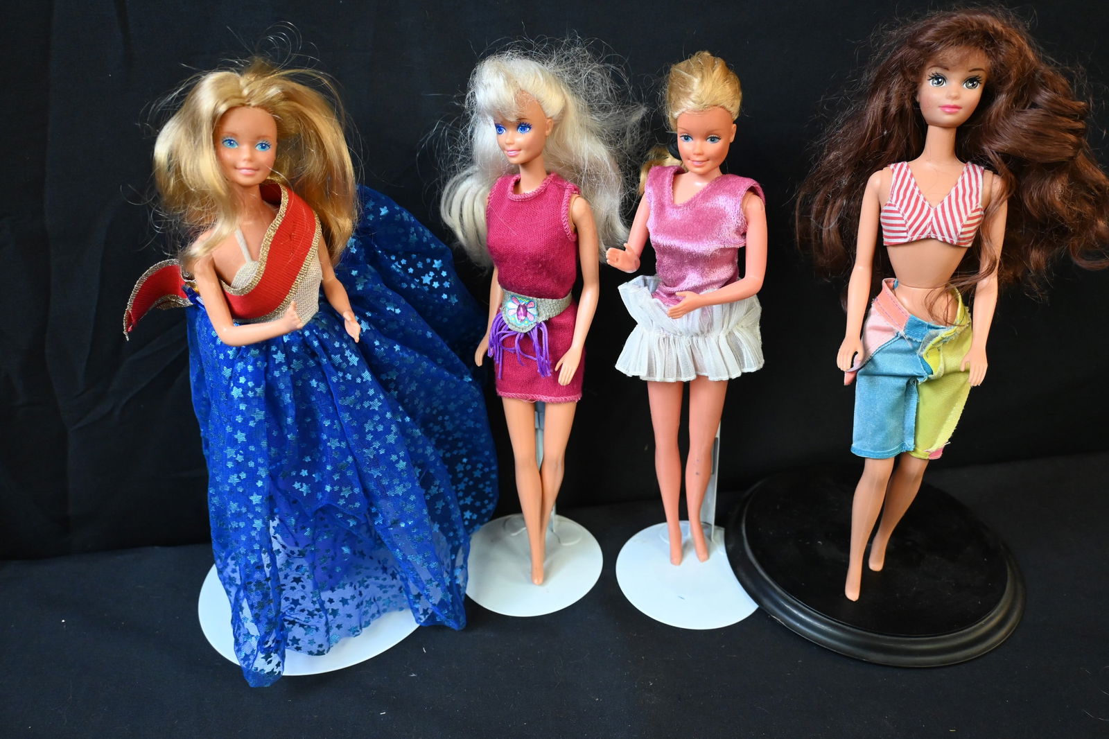 Lot of 4 Vintage Barbie Dolls – Late 1980s & 1990s (1 of 10)