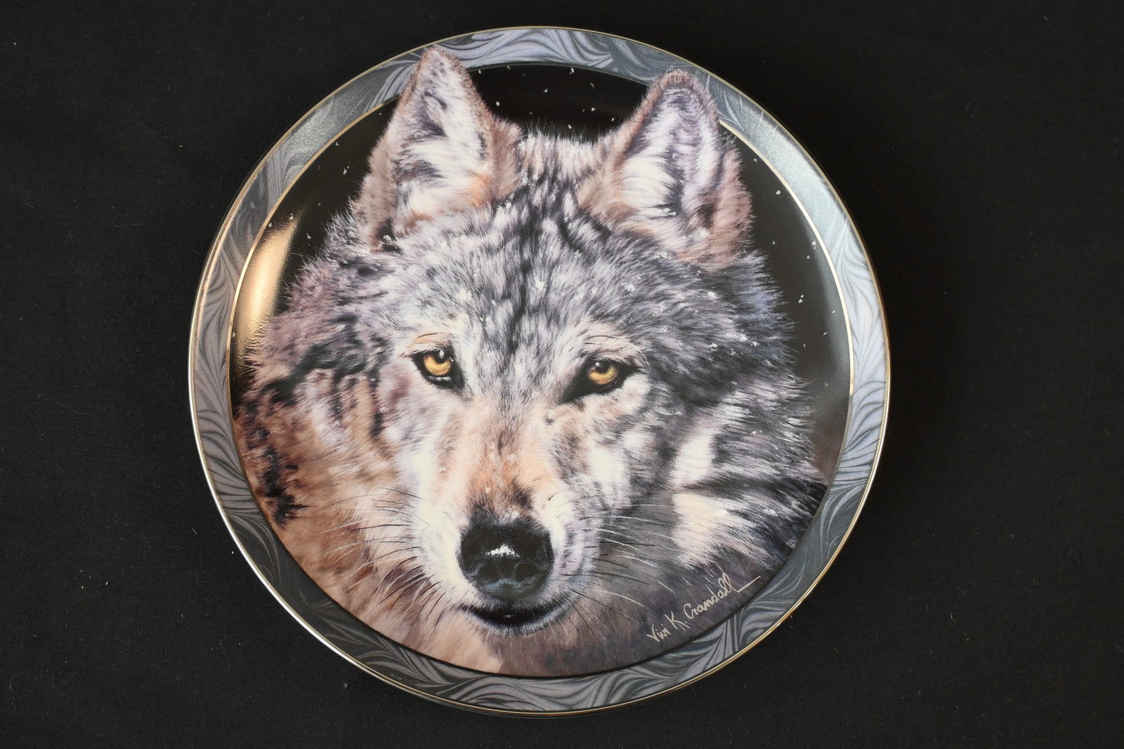 VINTAGE Bradford Exchange Mystic Spirit "MIDNIGHT SNOW" Wolf Plate by Vivi K. Crandall, 22K Gold (1 of 5)