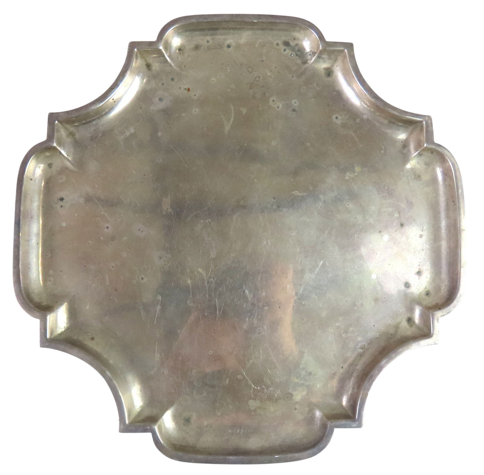 A CHIPPENDALE STYLE EDWARDIAN SILVER SALVER LONDON 1904 raised on four stepped oval feet, marked for: A CHIPPENDALE STYLE EDWARDIAN SILVER SALVER LONDON 1904 raised on four stepped oval feet, marked for Mappin & Webb 36.7 x 37 cm 1570 grams