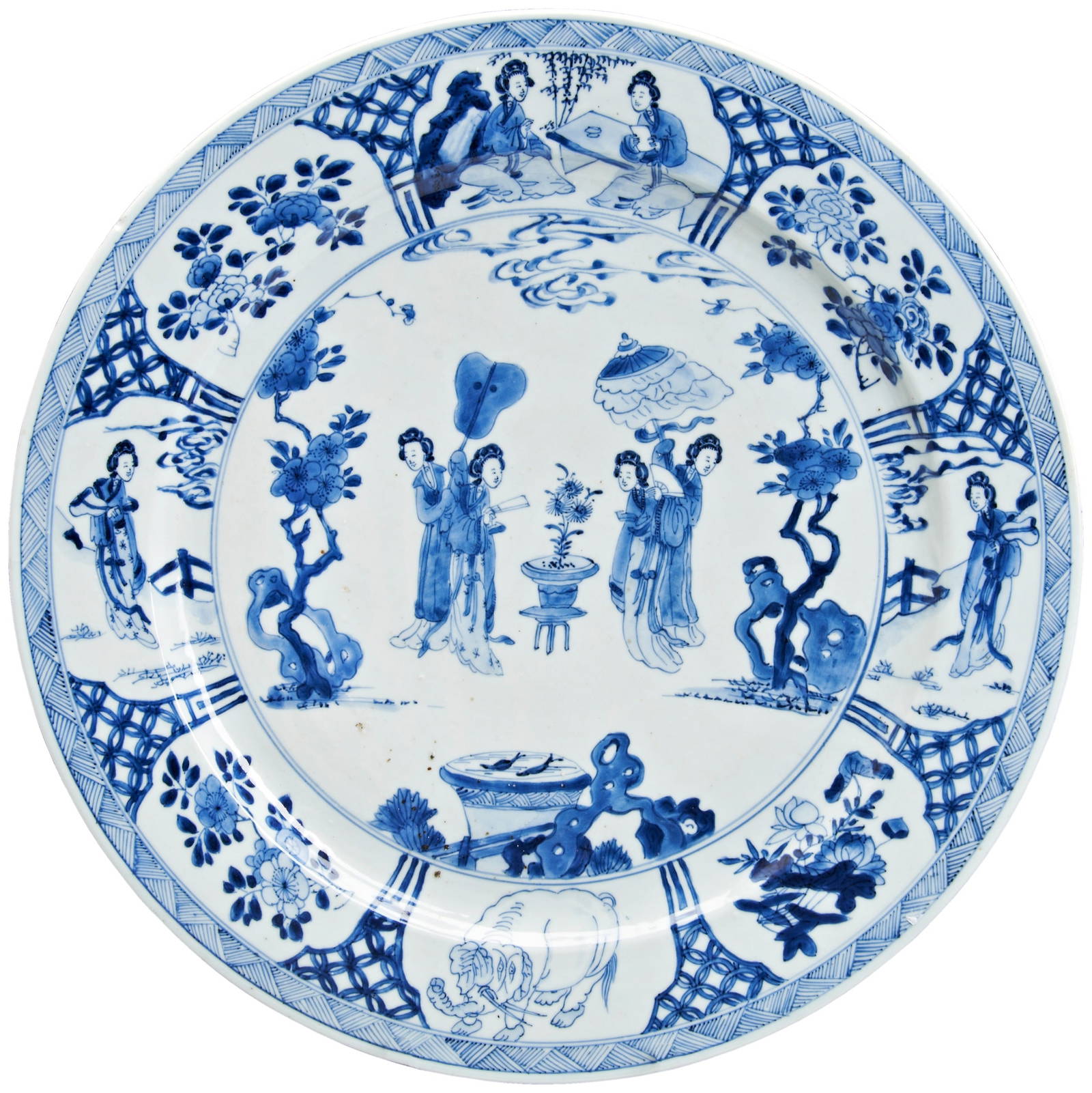 A LARGE AND RARE BLUE AND WHITE DISH KANGXI SIX CHARACTER MARK AND OF THE PERIOD decorated in