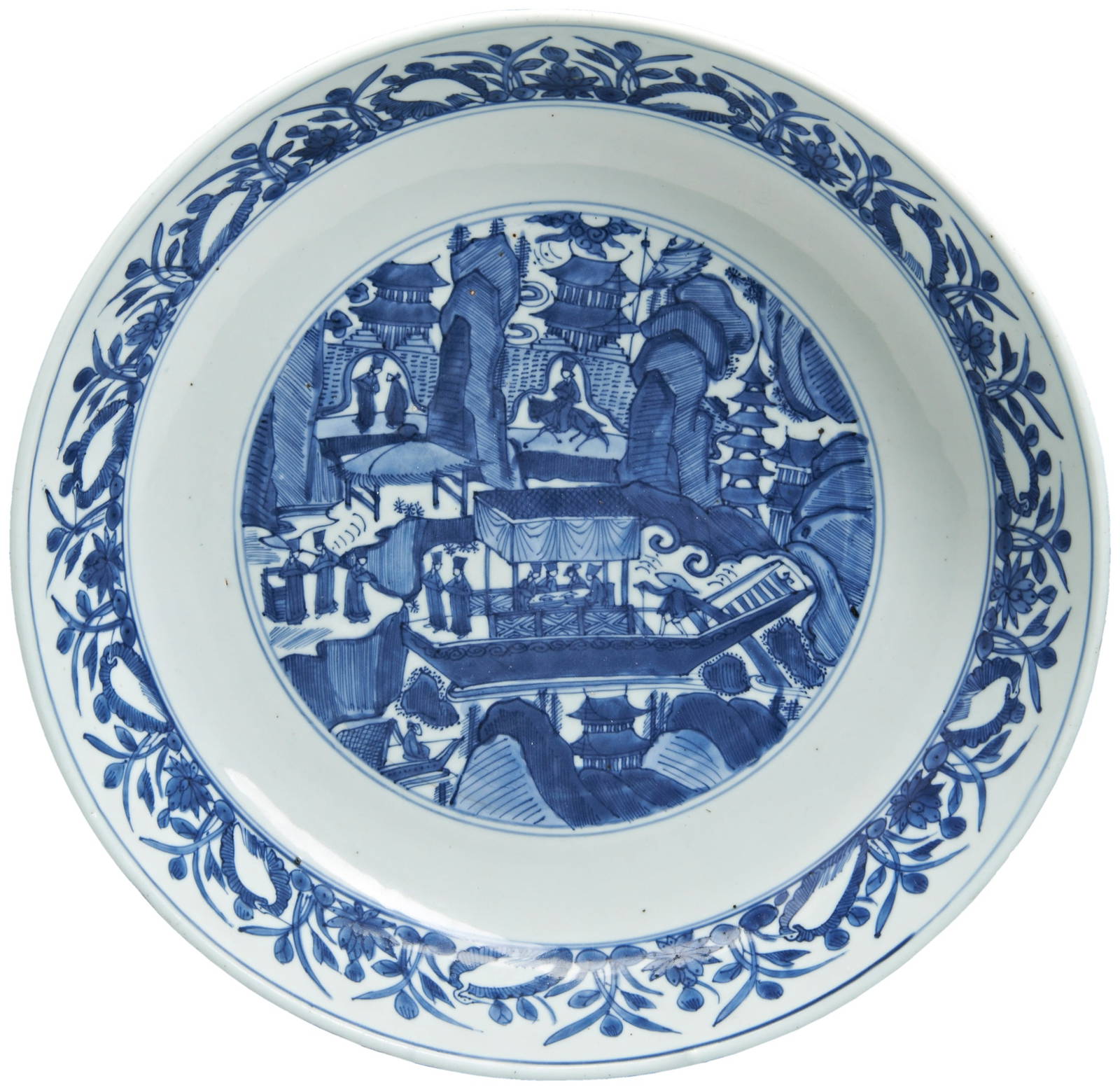 A LARGE AND IMPRESSIVE BLUE AND WHITE 'SPLIT PAGODA' DISH MING DYNASTY, CIRCA 1550-1580 with